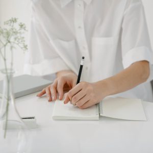 De 5-minuten braindump- Focus & Flow Oefening voor overprikkelde vrouwen. VdE Coaching Zwijndrecht